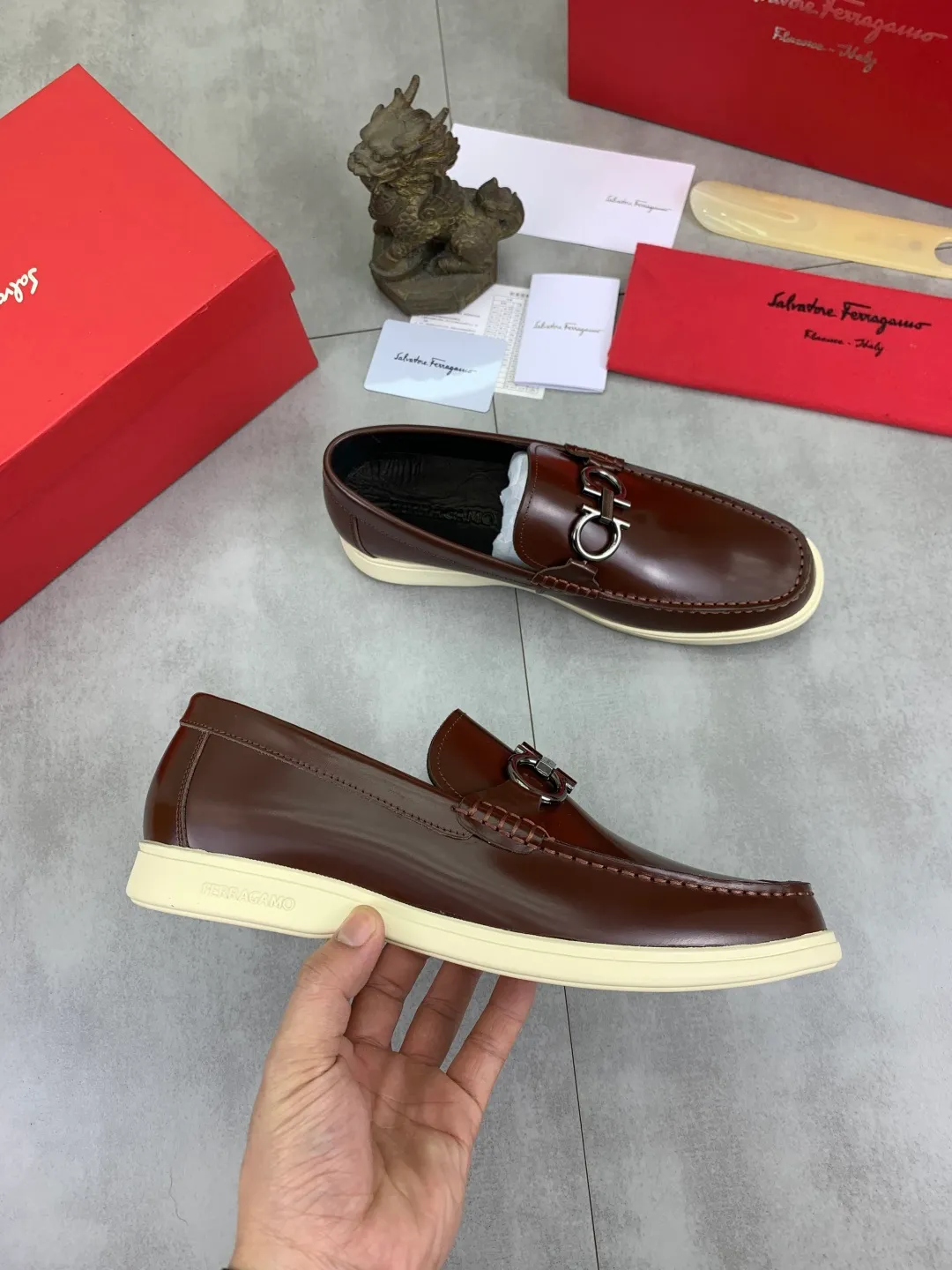 Men's Men's Shoes 💰P580💰[New Style] Water-dyed Niuli 🆘[Salvatore Ferragamo] Ferragamo's latest casual business leather shoes for men! Listed simultaneously! The fabric is made of specially imported original open-edge beaded calfskin, and the interior is made of imported water-dyed cowhide. It is absolutely luxurious and leads the fashion trend. Matching code: 38-44 (45 and 46 can be customized) Black, brown and burgundy colors available